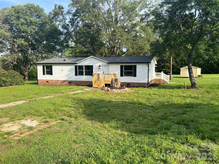 373 Griggs Road, Clover, SC 29710.  MLS# CAR4398448, YatesRealty ID 34359. 