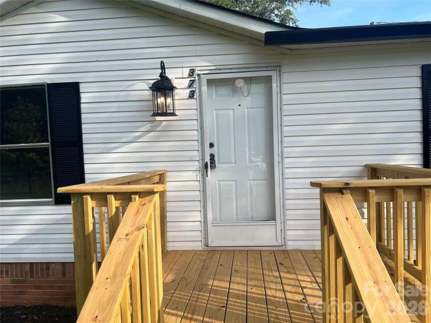 373 Griggs Road, Clover, SC 29710.  MLS# CAR4398448, YatesRealty ID 34359. 