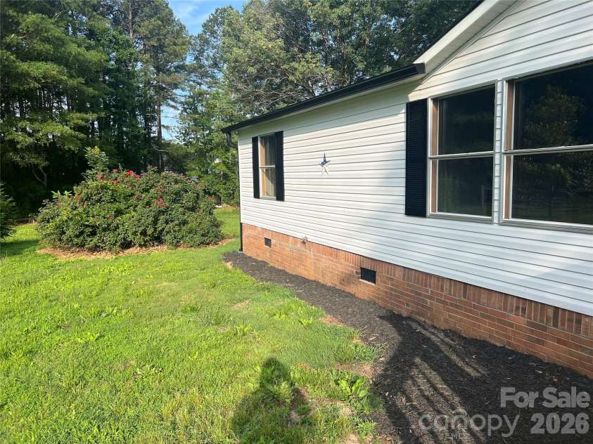 373 Griggs Road, Clover, SC 29710.  MLS# CAR4398448, YatesRealty ID 34359. 