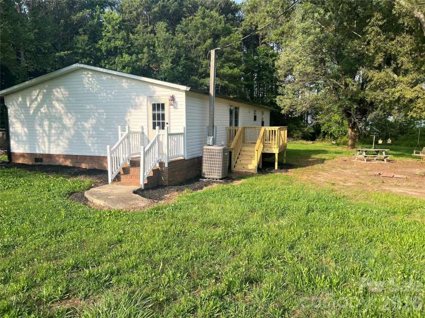 373 Griggs Road, Clover, SC 29710.  MLS# CAR4398448, YatesRealty ID 34359. 