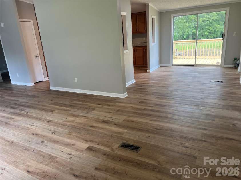 373 Griggs Road, Clover, SC 29710.  MLS# CAR4398448, YatesRealty ID 34359. 