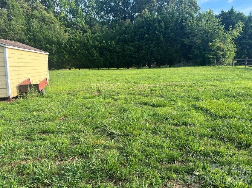 373 Griggs Road, Clover, SC 29710.  MLS# CAR4398448, YatesRealty ID 34359. 