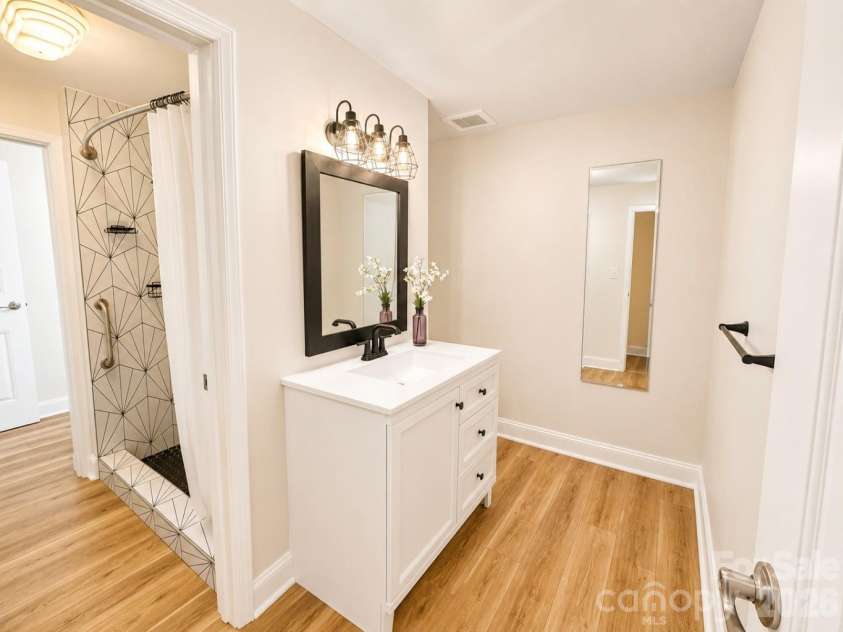1300 Reece Road, Charlotte, NC 28209.  MLS# CAR4402266, YatesRealty ID 3436. 