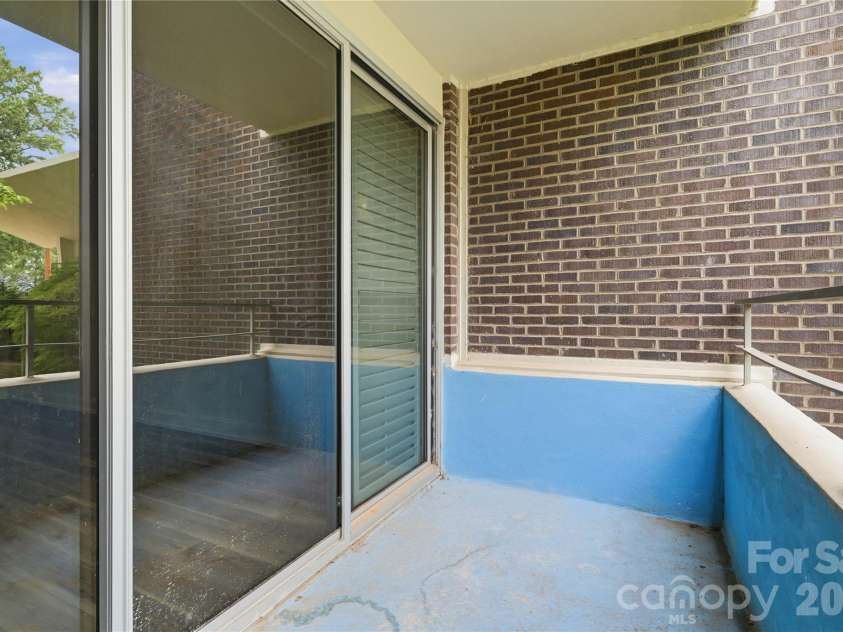 1300 Reece Road, Charlotte, NC 28209.  MLS# CAR4402266, YatesRealty ID 3436. 