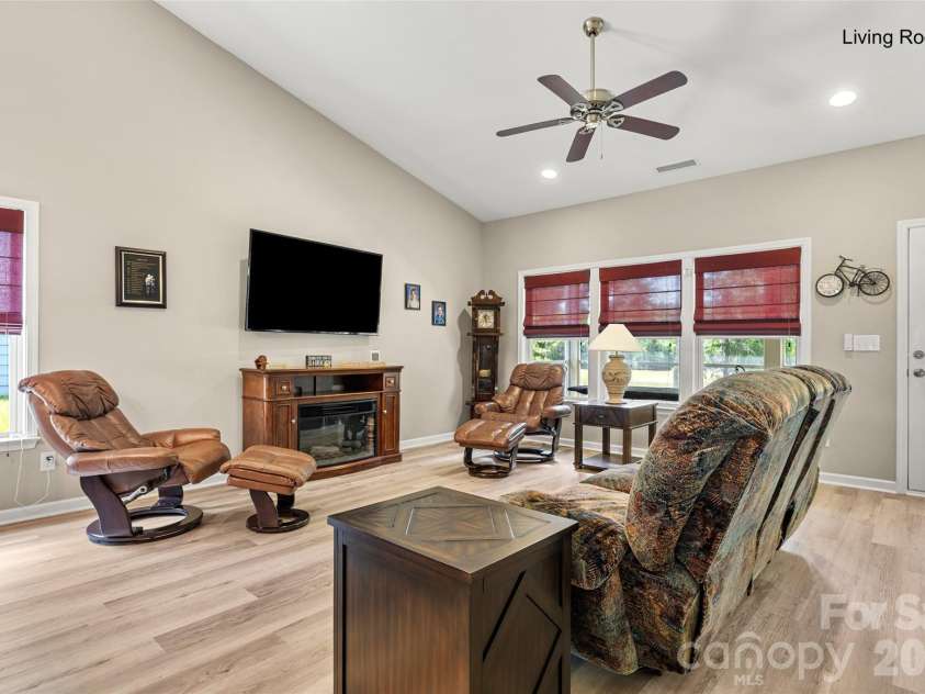 25566 Seagull Drive, Lancaster, SC 29720.  MLS# CAR4391988, YatesRealty ID 34360. 