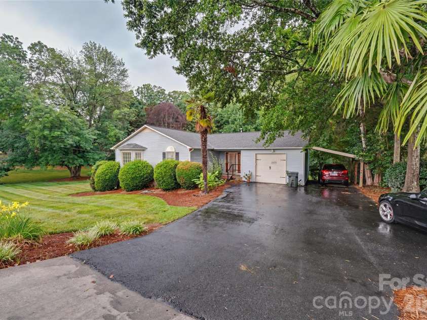 1271 India Hook Road, Rock Hill, SC 29732.  MLS# CAR4396409, YatesRealty ID 34361. 