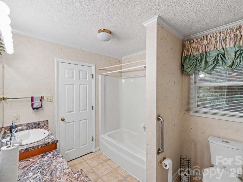 1271 India Hook Road, Rock Hill, SC 29732.  MLS# CAR4396409, YatesRealty ID 34361. 