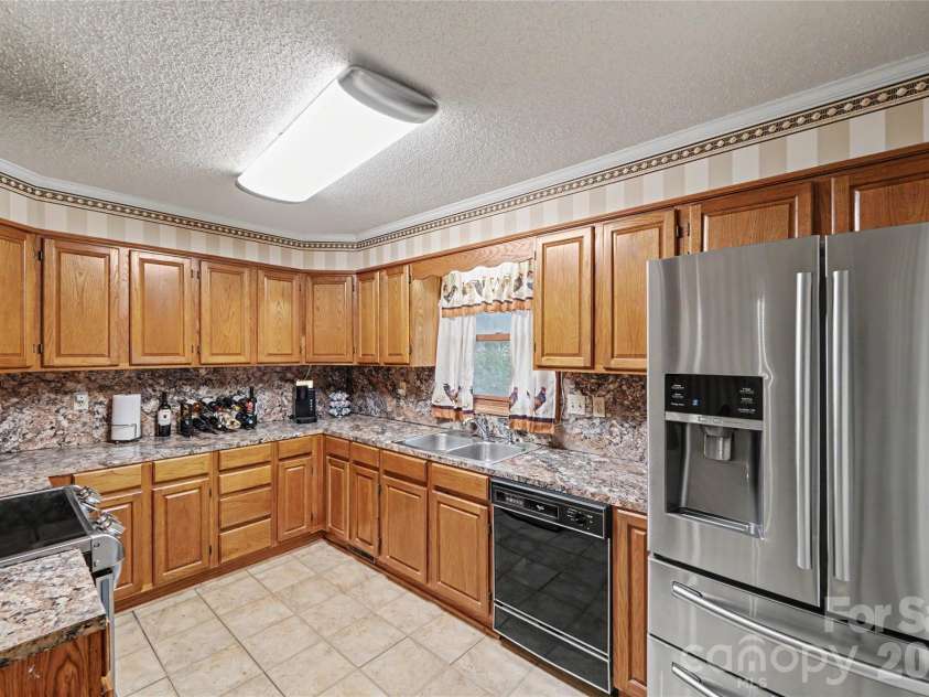 1271 India Hook Road, Rock Hill, SC 29732.  MLS# CAR4396409, YatesRealty ID 34361. 