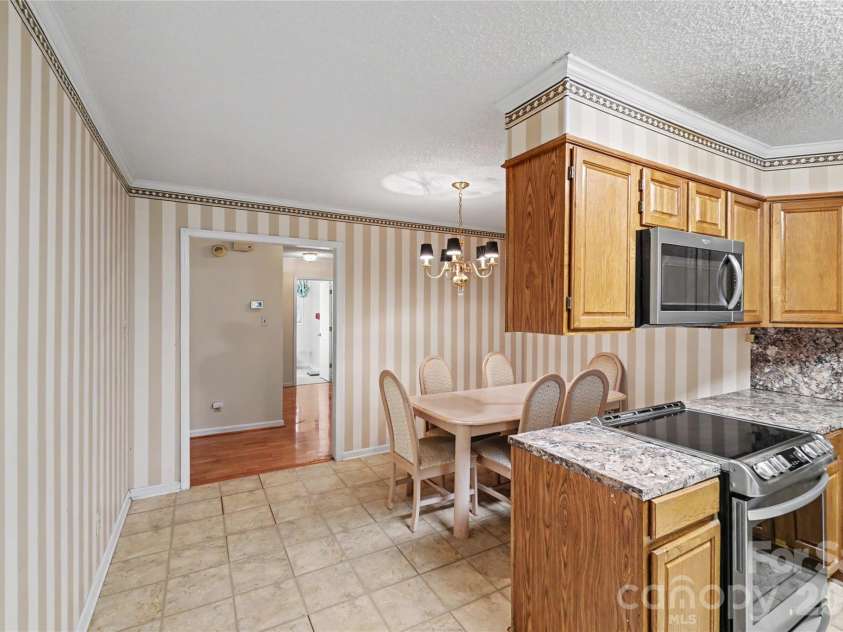 1271 India Hook Road, Rock Hill, SC 29732.  MLS# CAR4396409, YatesRealty ID 34361. 