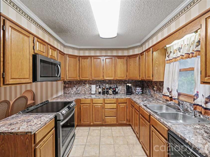 1271 India Hook Road, Rock Hill, SC 29732.  MLS# CAR4396409, YatesRealty ID 34361. 