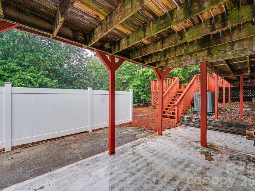 1271 India Hook Road, Rock Hill, SC 29732.  MLS# CAR4396409, YatesRealty ID 34361. 