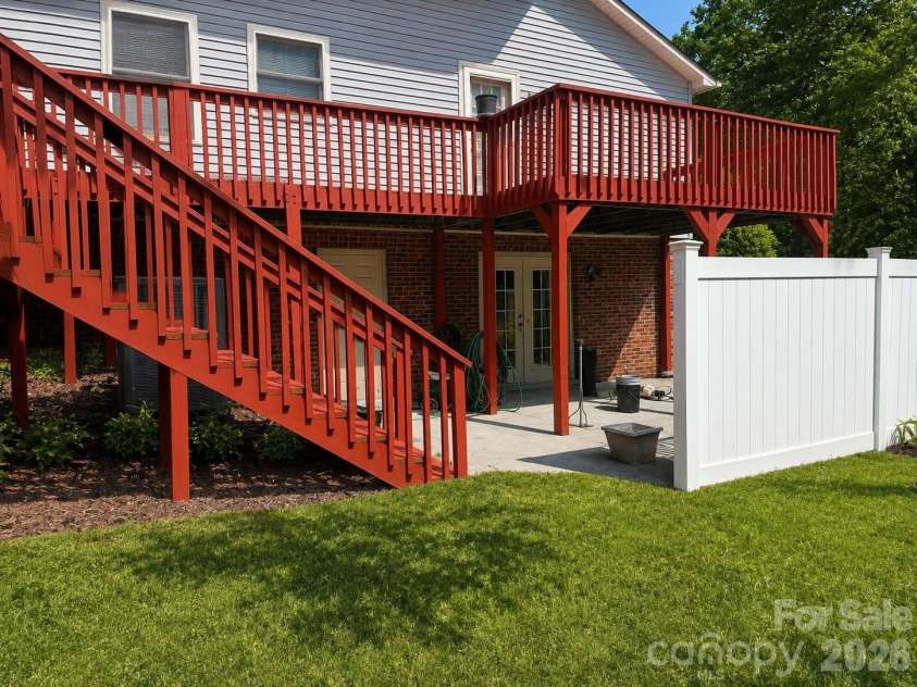 1271 India Hook Road, Rock Hill, SC 29732.  MLS# CAR4396409, YatesRealty ID 34361. 