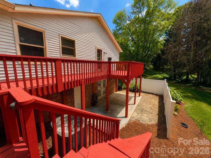 1271 India Hook Road, Rock Hill, SC 29732.  MLS# CAR4396409, YatesRealty ID 34361. 