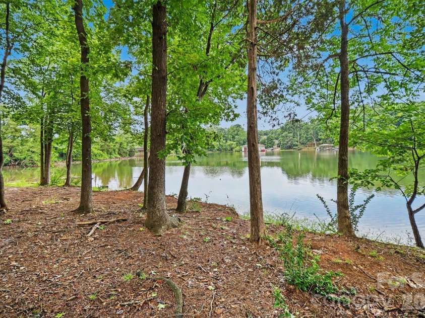 10718 Cove Point Drive, Charlotte, NC 28278.  MLS# CAR4387399, YatesRealty ID 34364. Community lake access