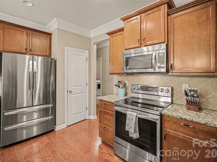 10718 Cove Point Drive, Charlotte, NC 28278.  MLS# CAR4387399, YatesRealty ID 34364. Kitchen