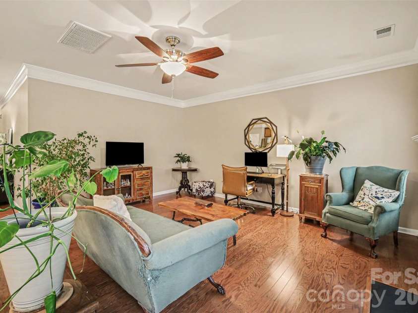 10718 Cove Point Drive, Charlotte, NC 28278.  MLS# CAR4387399, YatesRealty ID 34364. Living Room