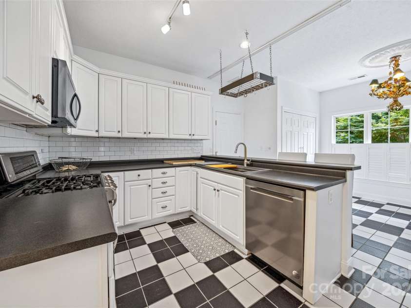 623 Carriage Commons Drive, Hendersonville, NC 28791.  MLS# CAR4283939, YatesRealty ID 34367. 