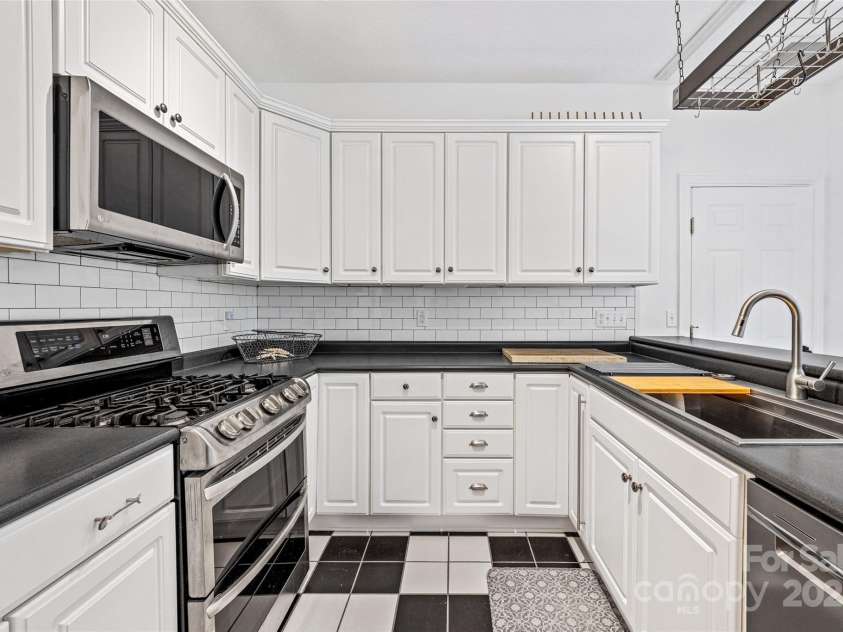 623 Carriage Commons Drive, Hendersonville, NC 28791.  MLS# CAR4283939, YatesRealty ID 34367. 