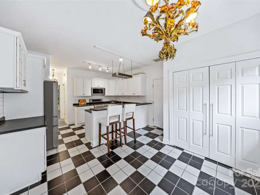 623 Carriage Commons Drive, Hendersonville, NC 28791.  MLS# CAR4283939, YatesRealty ID 34367. 