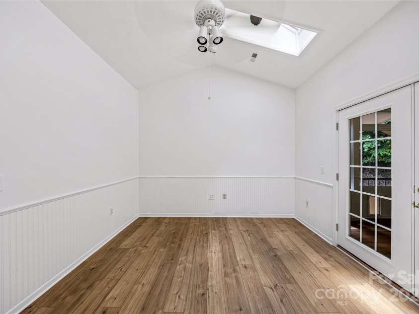 623 Carriage Commons Drive, Hendersonville, NC 28791.  MLS# CAR4283939, YatesRealty ID 34367. 