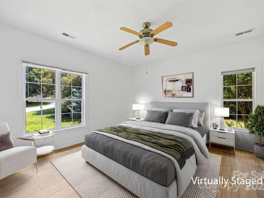 623 Carriage Commons Drive, Hendersonville, NC 28791.  MLS# CAR4283939, YatesRealty ID 34367. 