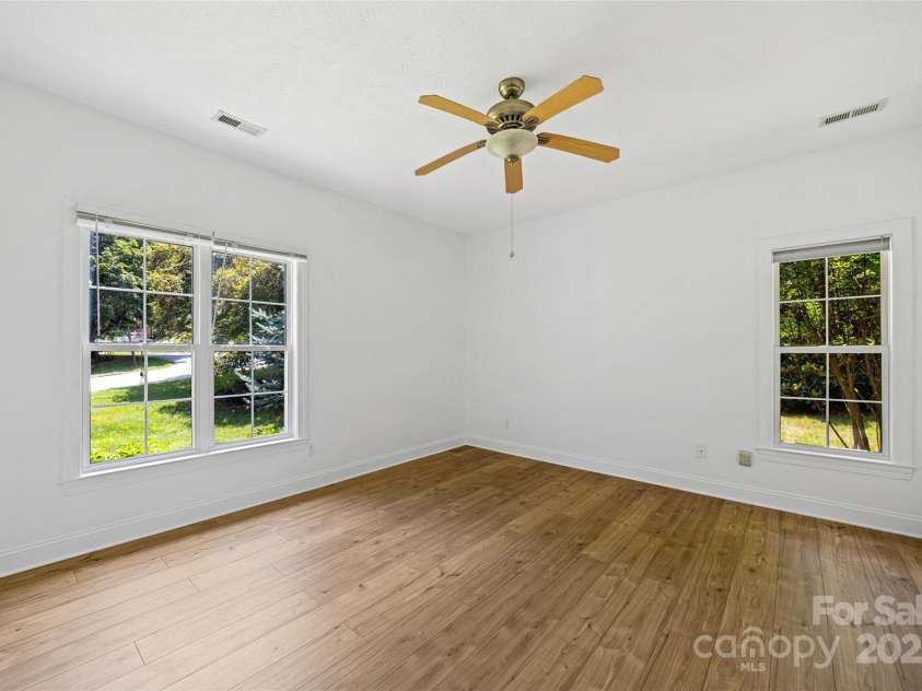 623 Carriage Commons Drive, Hendersonville, NC 28791.  MLS# CAR4283939, YatesRealty ID 34367. 