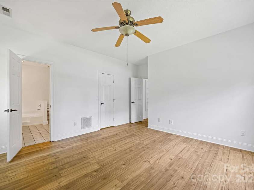 623 Carriage Commons Drive, Hendersonville, NC 28791.  MLS# CAR4283939, YatesRealty ID 34367. 