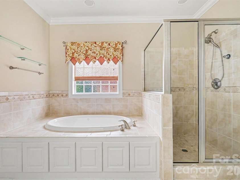 115 Blakemore Drive, Shelby, NC 28152.  MLS# CAR4393685, YatesRealty ID 34369. ...a large jacuzzi tub, and separate shower.
