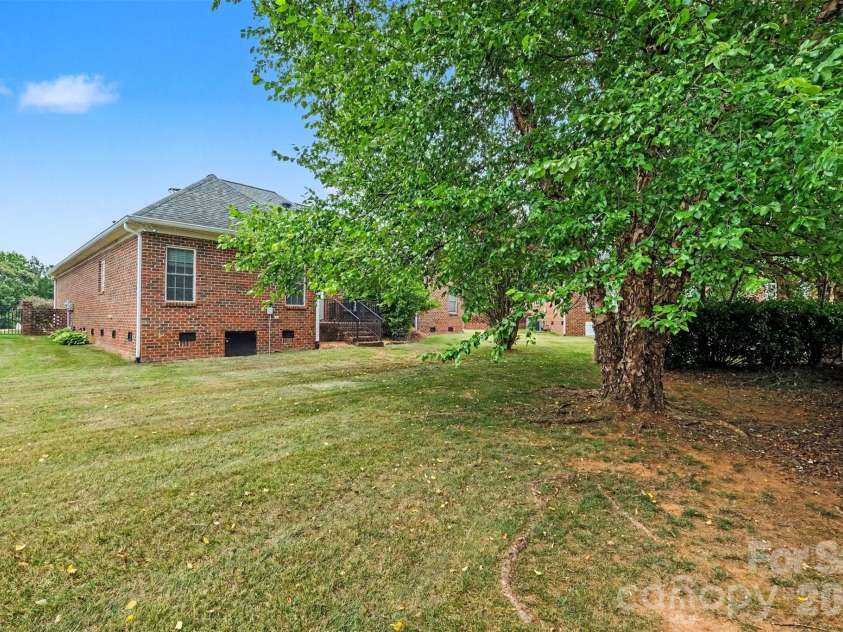 115 Blakemore Drive, Shelby, NC 28152.  MLS# CAR4393685, YatesRealty ID 34369. Side view of back of home including common area