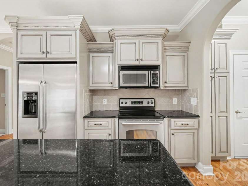115 Blakemore Drive, Shelby, NC 28152.  MLS# CAR4393685, YatesRealty ID 34369. There is a lot to love about this bright and upscale kitchen, including raised-panel doors and decorative crown molding on the cabinets!