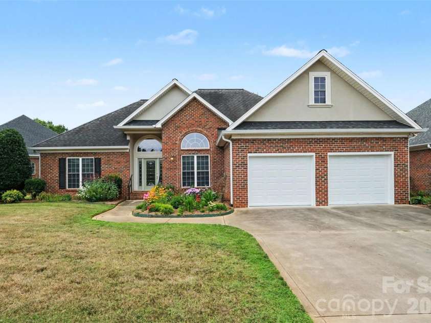 115 Blakemore Drive, Shelby, NC 28152.  MLS# CAR4393685, YatesRealty ID 34369. Welcome to 115 Blakemore Drive!