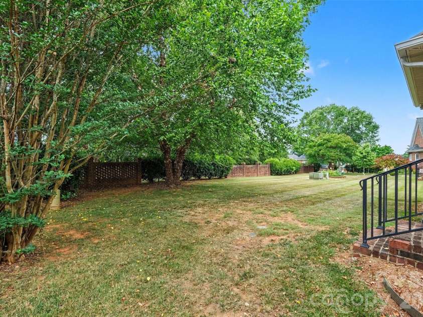 115 Blakemore Drive, Shelby, NC 28152.  MLS# CAR4393685, YatesRealty ID 34369. You have a flat common area with landscaping in the back.