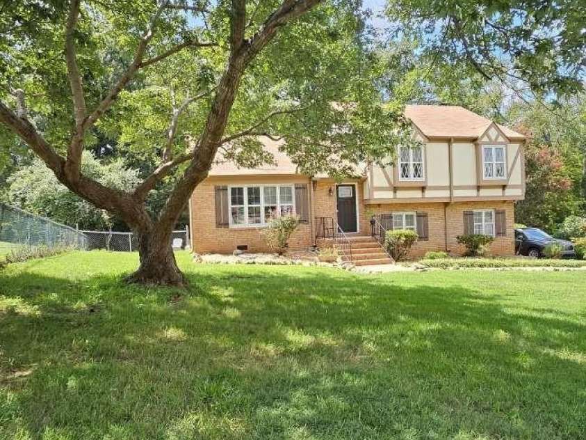 615 Braxfield Drive, Charlotte, NC 28217.  MLS# CAR4294576, YatesRealty ID 34369. 