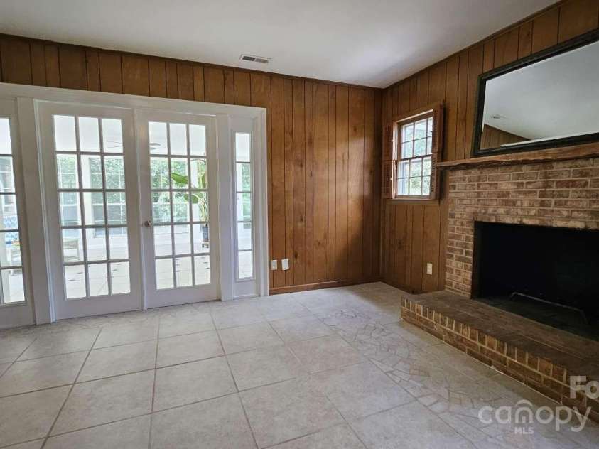 615 Braxfield Drive, Charlotte, NC 28217.  MLS# CAR4294576, YatesRealty ID 34369. 