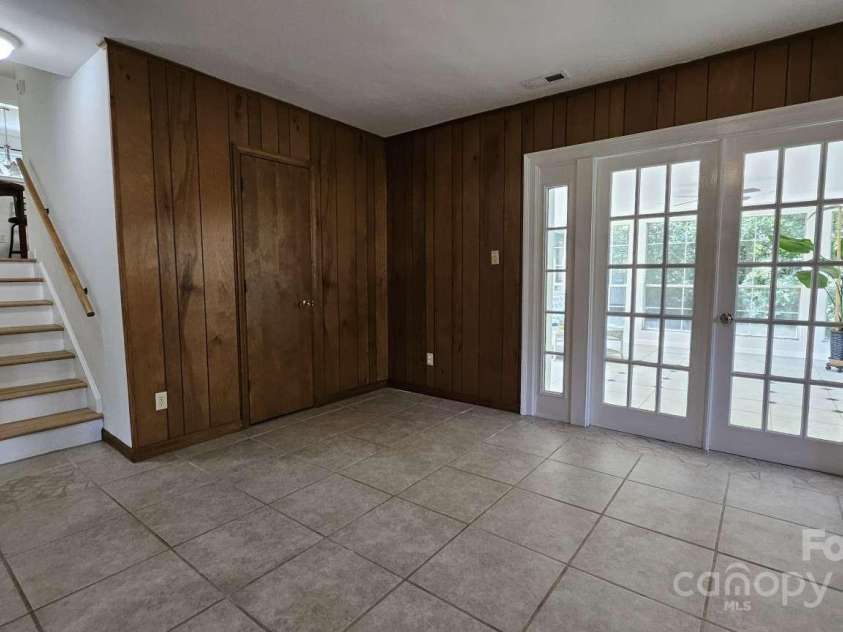 615 Braxfield Drive, Charlotte, NC 28217.  MLS# CAR4294576, YatesRealty ID 34369. 