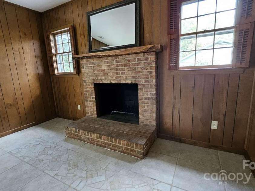 615 Braxfield Drive, Charlotte, NC 28217.  MLS# CAR4294576, YatesRealty ID 34369. 