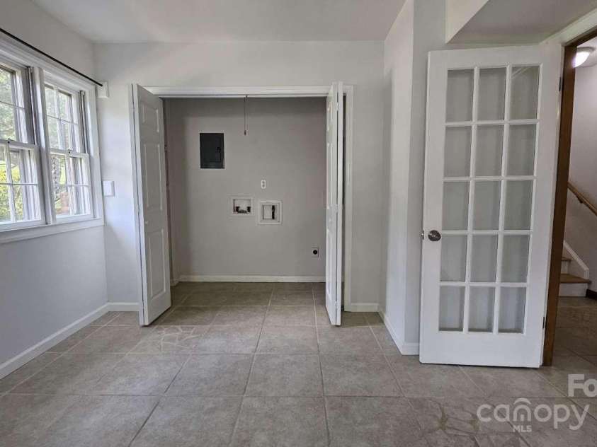 615 Braxfield Drive, Charlotte, NC 28217.  MLS# CAR4294576, YatesRealty ID 34369. 