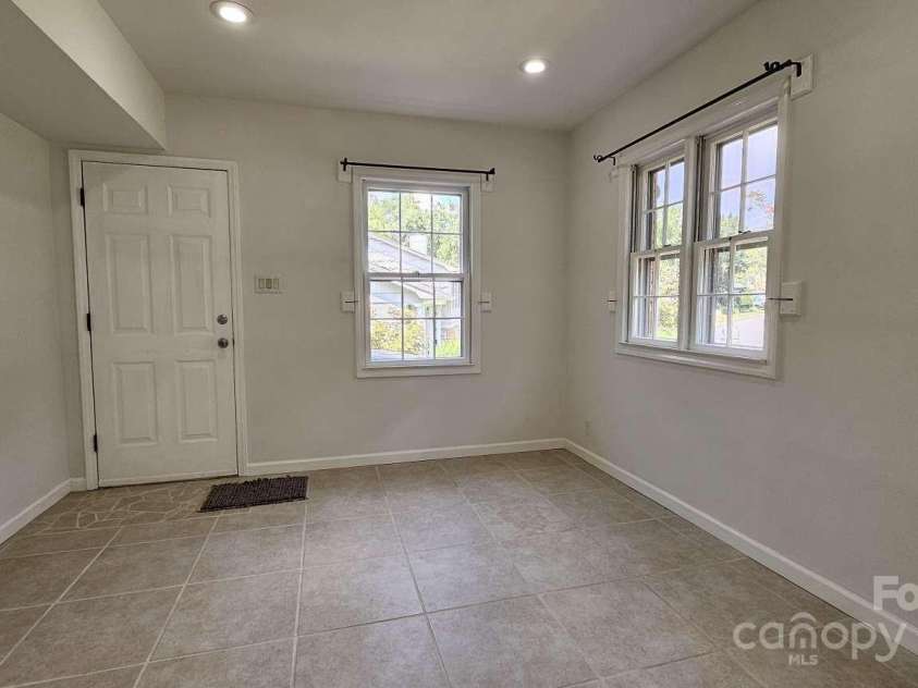 615 Braxfield Drive, Charlotte, NC 28217.  MLS# CAR4294576, YatesRealty ID 34369. 