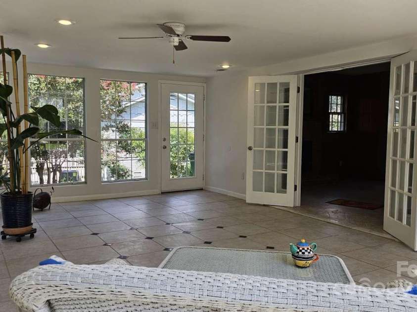 615 Braxfield Drive, Charlotte, NC 28217.  MLS# CAR4294576, YatesRealty ID 34369. 