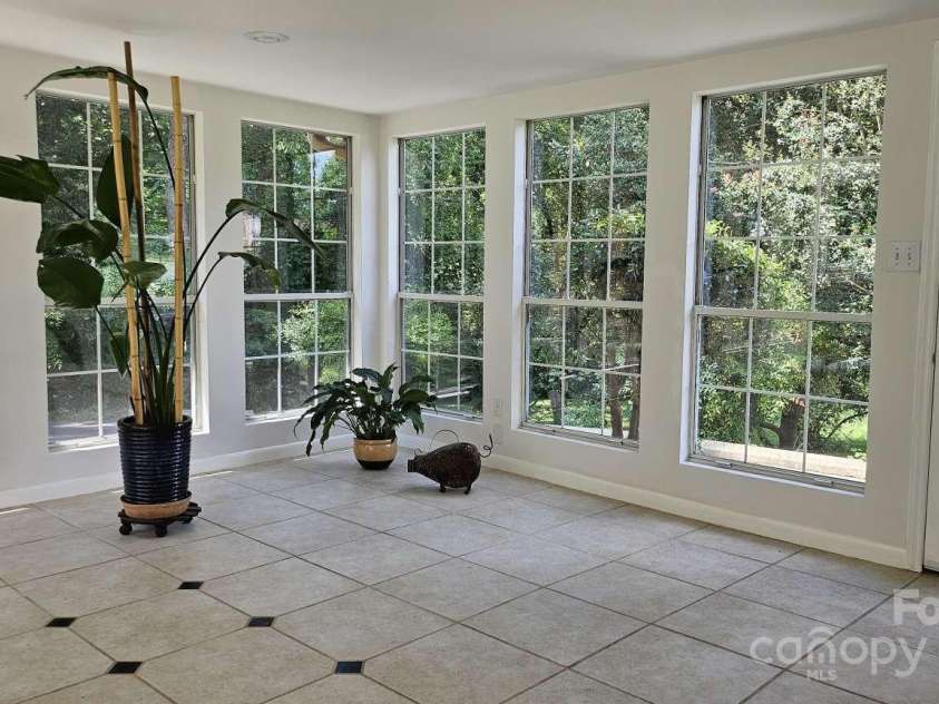 615 Braxfield Drive, Charlotte, NC 28217.  MLS# CAR4294576, YatesRealty ID 34369. 