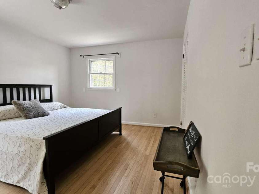 615 Braxfield Drive, Charlotte, NC 28217.  MLS# CAR4294576, YatesRealty ID 34369. 