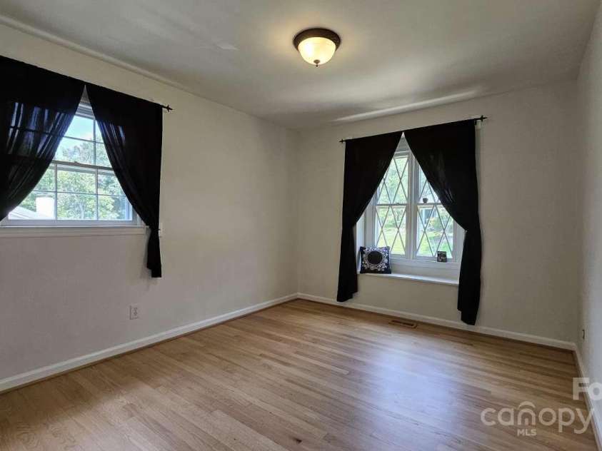 615 Braxfield Drive, Charlotte, NC 28217.  MLS# CAR4294576, YatesRealty ID 34369. 