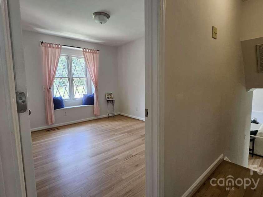 615 Braxfield Drive, Charlotte, NC 28217.  MLS# CAR4294576, YatesRealty ID 34369. 