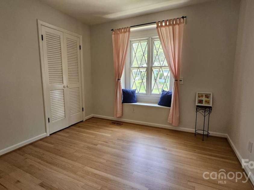 615 Braxfield Drive, Charlotte, NC 28217.  MLS# CAR4294576, YatesRealty ID 34369. 