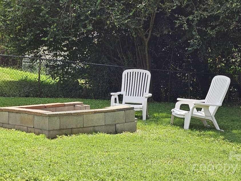 615 Braxfield Drive, Charlotte, NC 28217.  MLS# CAR4294576, YatesRealty ID 34369. 