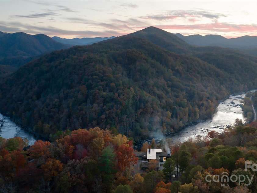 112 Moon Shadow Lane, Marshall, NC 28753.  MLS# CAR4177363, YatesRealty ID 3437. 