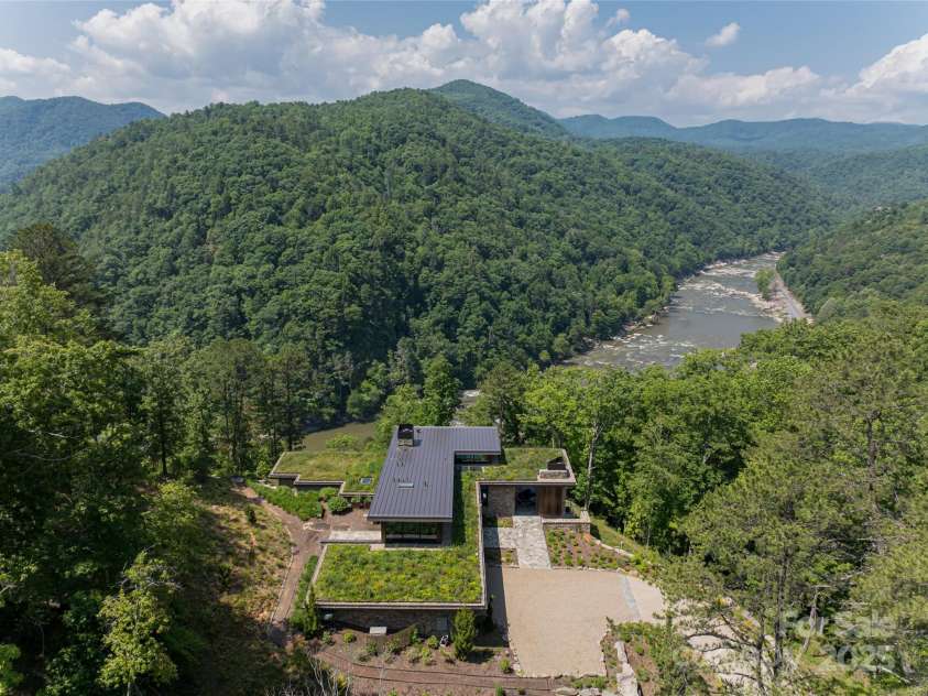 112 Moon Shadow Lane, Marshall, NC 28753.  MLS# CAR4177363, YatesRealty ID 3437. 