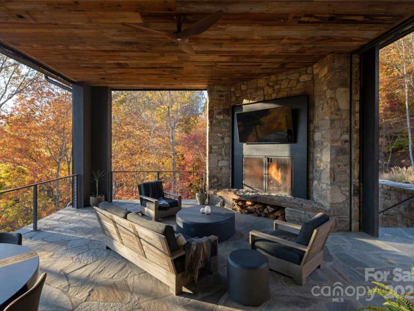 112 Moon Shadow Lane, Marshall, NC 28753.  MLS# CAR4177363, YatesRealty ID 3437. 