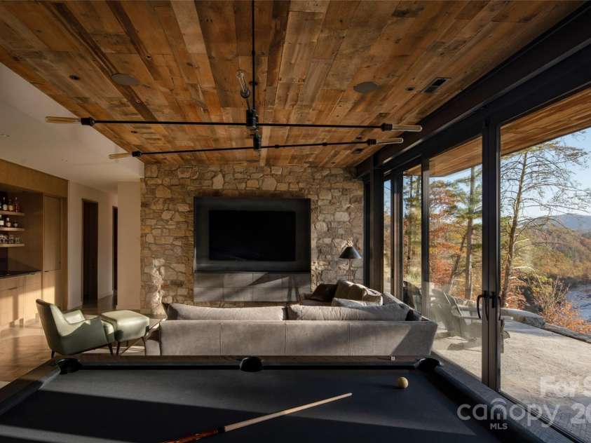 112 Moon Shadow Lane, Marshall, NC 28753.  MLS# CAR4177363, YatesRealty ID 3437. 