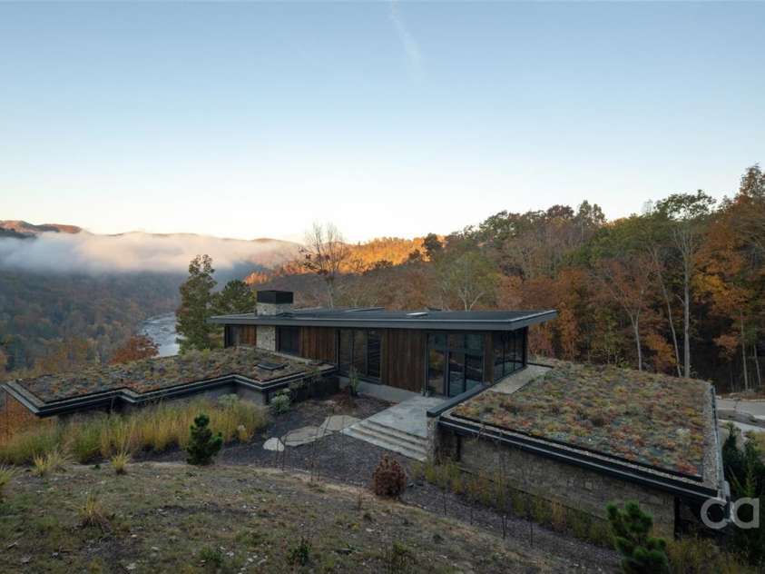 112 Moon Shadow Lane, Marshall, NC 28753.  MLS# CAR4177363, YatesRealty ID 3437. 